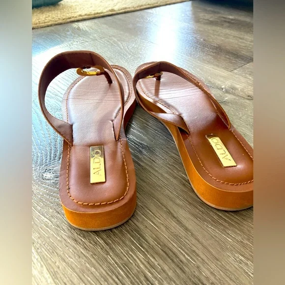 Brown Aldo Sandals With Gold Between Toe (6.5) - Picture 2 of 4